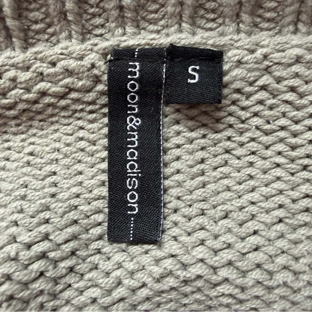 Moon & Madison Womens Knit Sweater Size S Sage Chunky Knit Sleeves Cabincore - Picture 2 of 7
